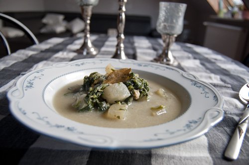 Kohlrabi-Spinat-Suppe (Sayur Bobor)