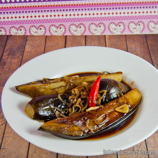 Indonesische Geschmorte Auberginen (Semur Terong Terasi)