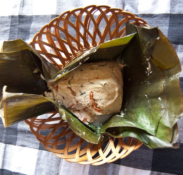 Gedämpftes Tofu in Bananenblätter (Pepes Tahu)
