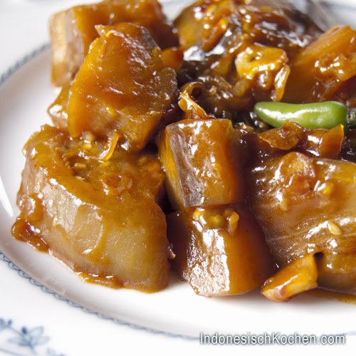 Auberginen Gulasch (Semur Terong)