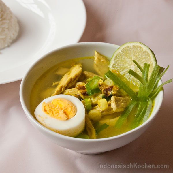 Soto Ayam (Gelbe Hähnchen Suppe)
