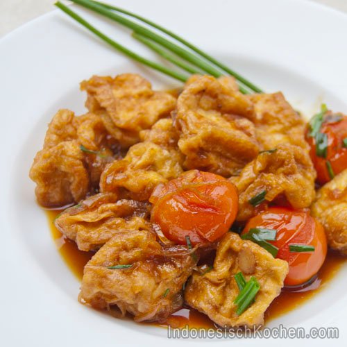 Tofu Kecap (Wurziges Tofu in Sojasoße)