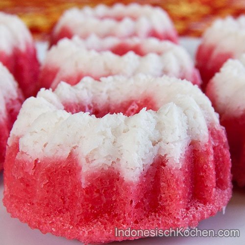 Kokoshupf (Putu Ayu Kuchen)