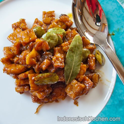 Tumis Tempeh mit Peteh Bohnen