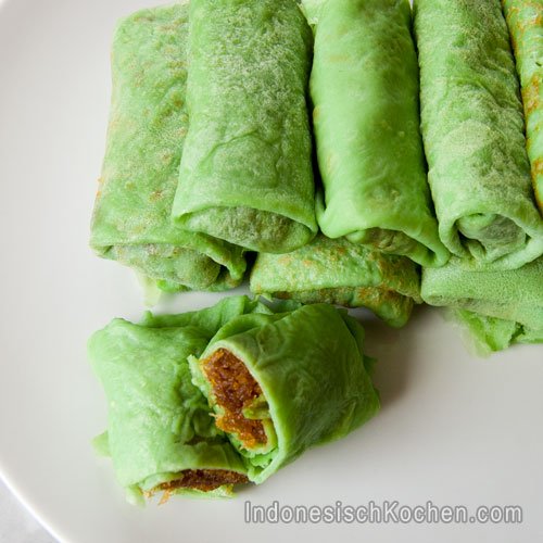 Kokos Pfannkuchen Rollen (Dadar Gulung)