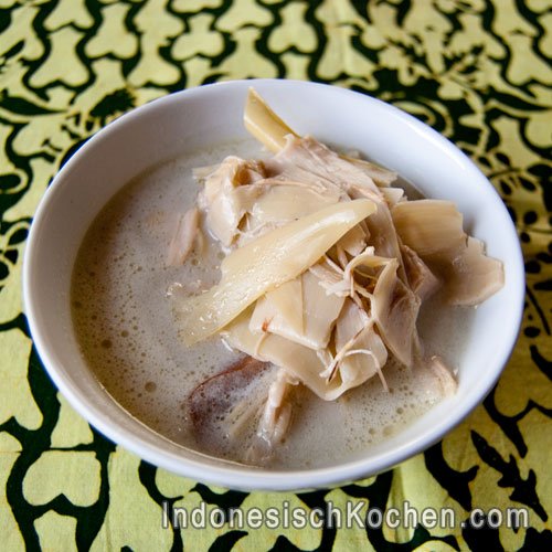 Bananenblüte in Kokosmilch (Sayur Jantung Pisang)