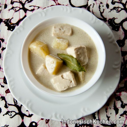 Tofu und Kartoffel Kokosmilchsuppe (Opor)