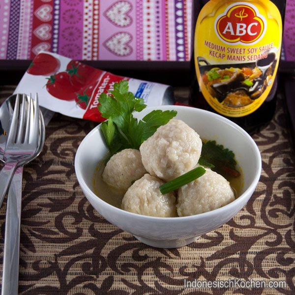 Huhnfleisch Bällchen Suppe (Bakso Ayam)