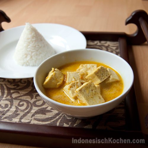 Tofu Gelbe Kokosmilchsuppe (Gulai Tofu)