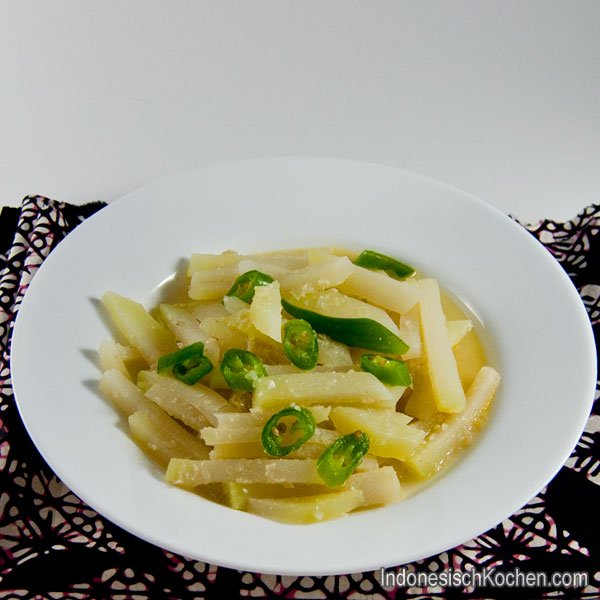 Kohlrabi mit Garnelen Sauce (Tumis) - Image 1