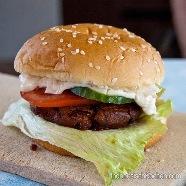Indonesia meets German: Tempeh Burger (Mendol) - Image 1