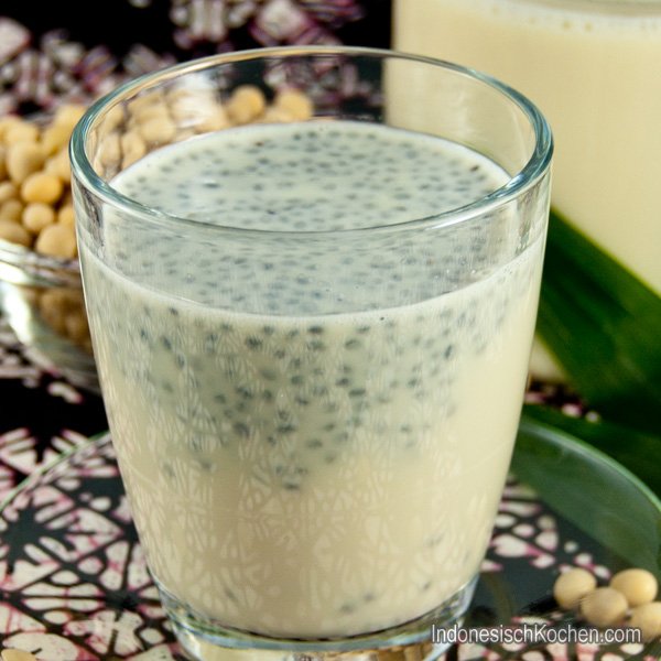 Sojamilch Selbermachen mit Chia Samen