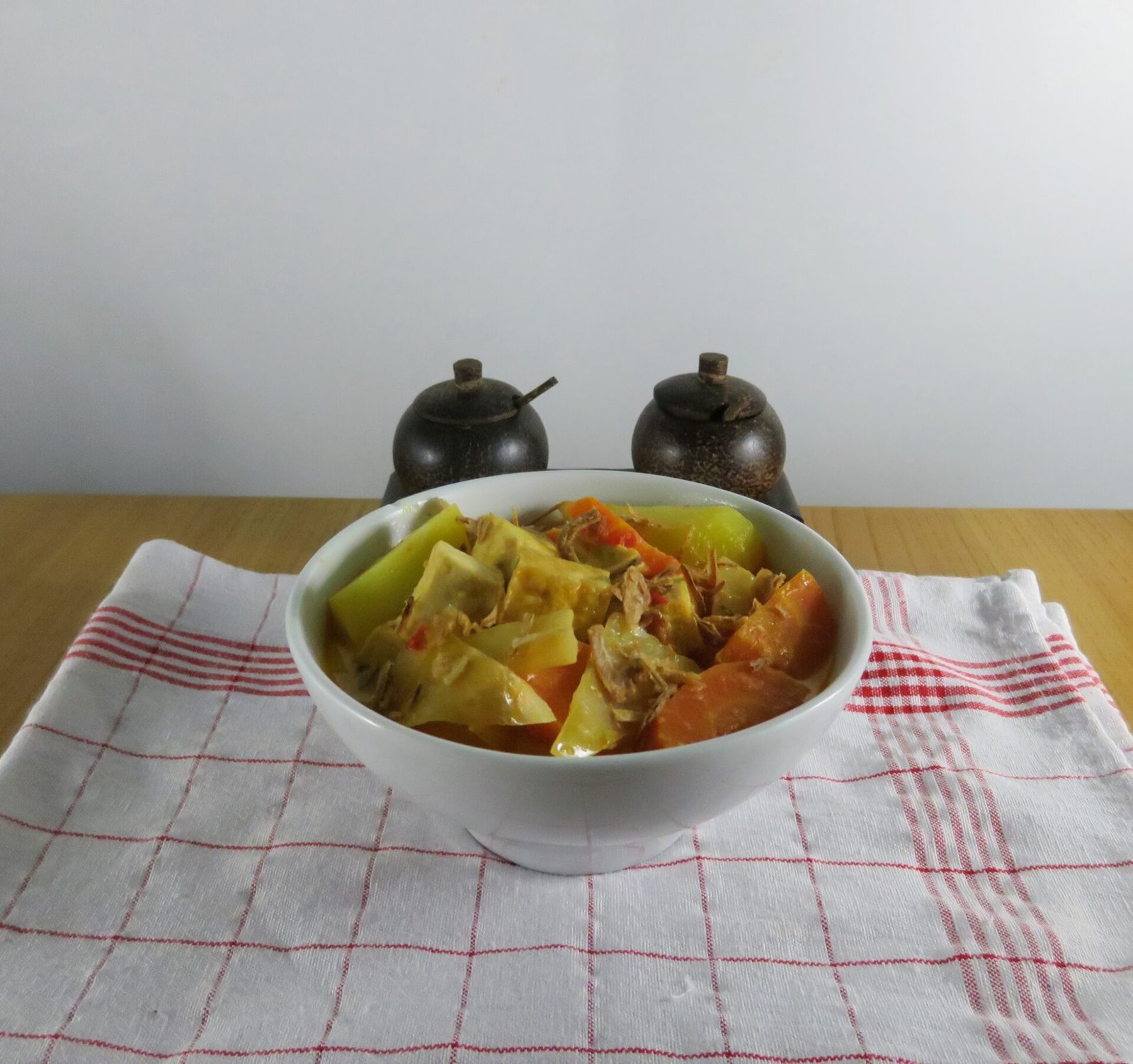 indonesisch kochen One-Pot Meals: Tofu Gemüse mit Sambal Oelek Gewürzmischung