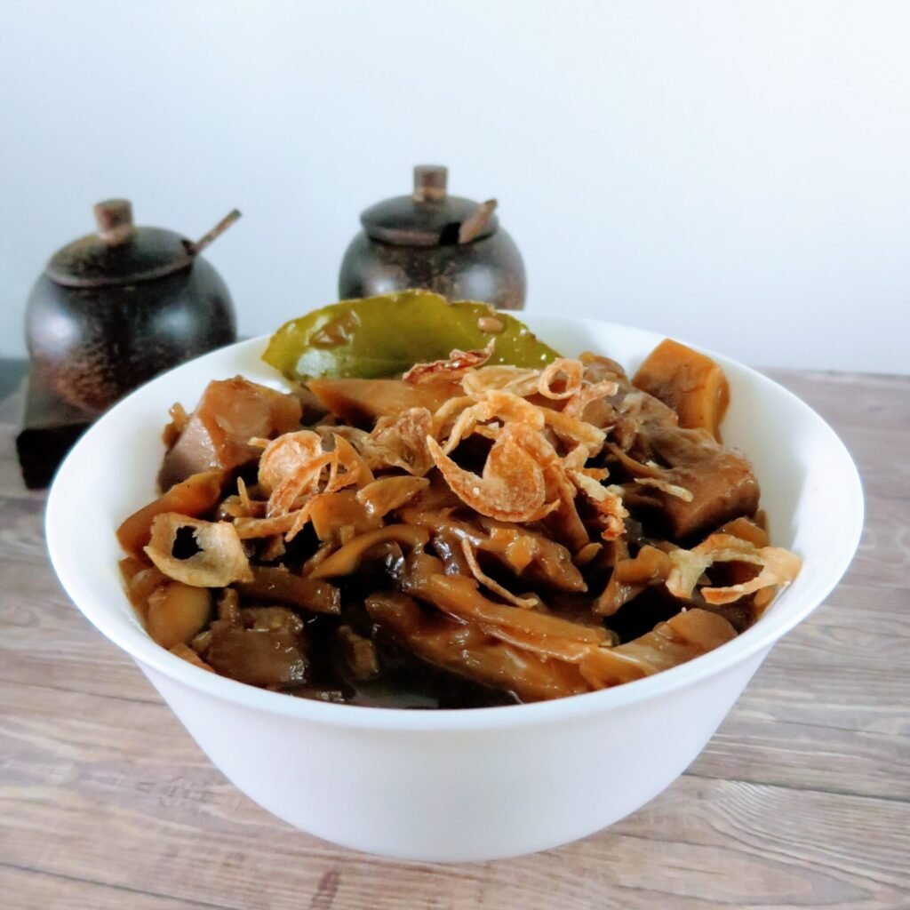 Veganes Jackfrucht Gulasch mit Sojasoße indonesisch kochen