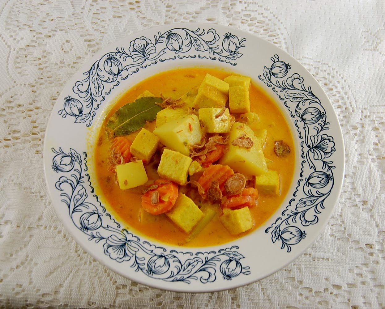 Kartoffel und Tofu mit Sambal Oelek Sauce