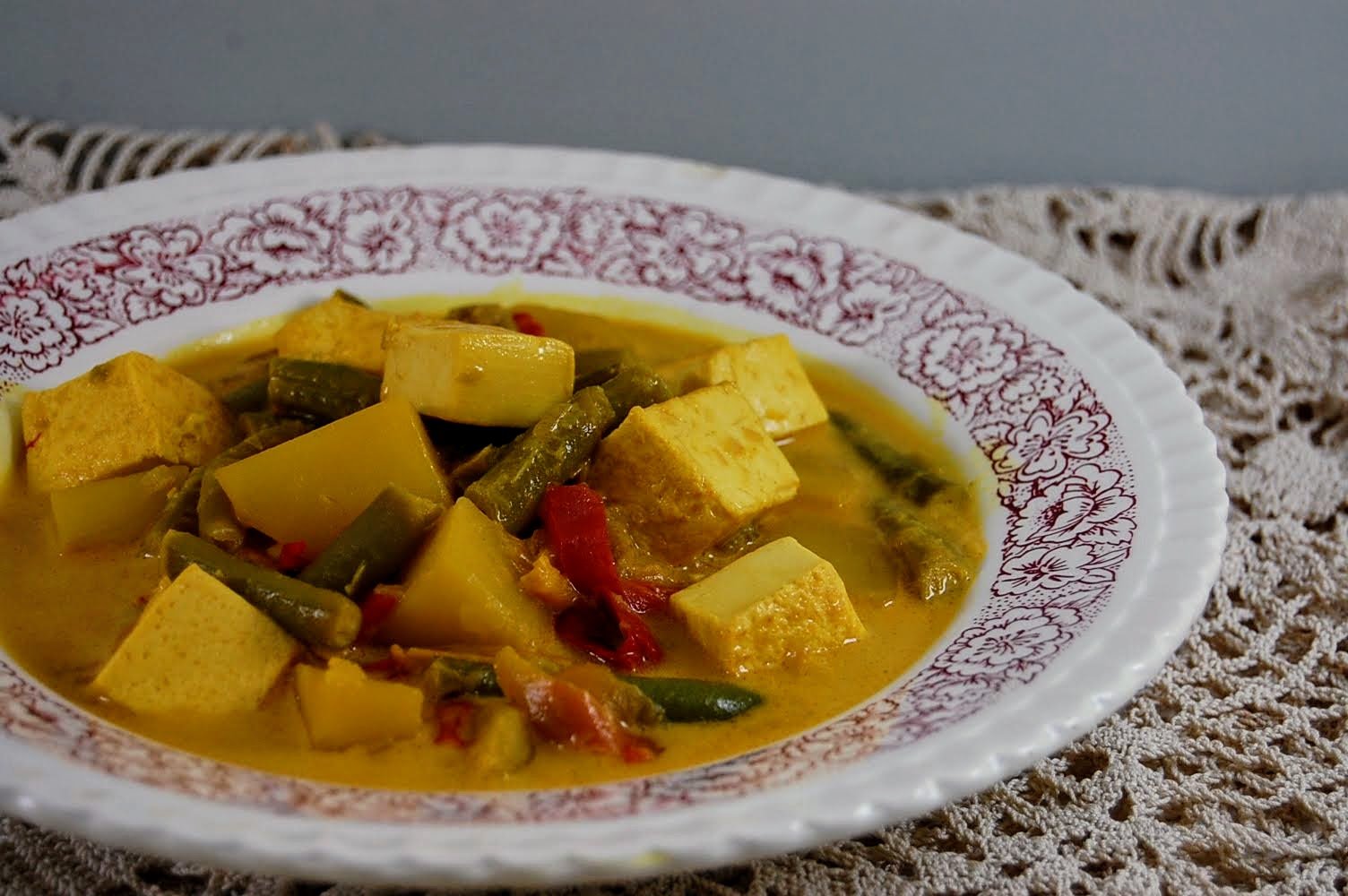 Rezept asiatisch Vegan Kurkuma Eintopf mit Tofu, Bohnen, Kartoffeln