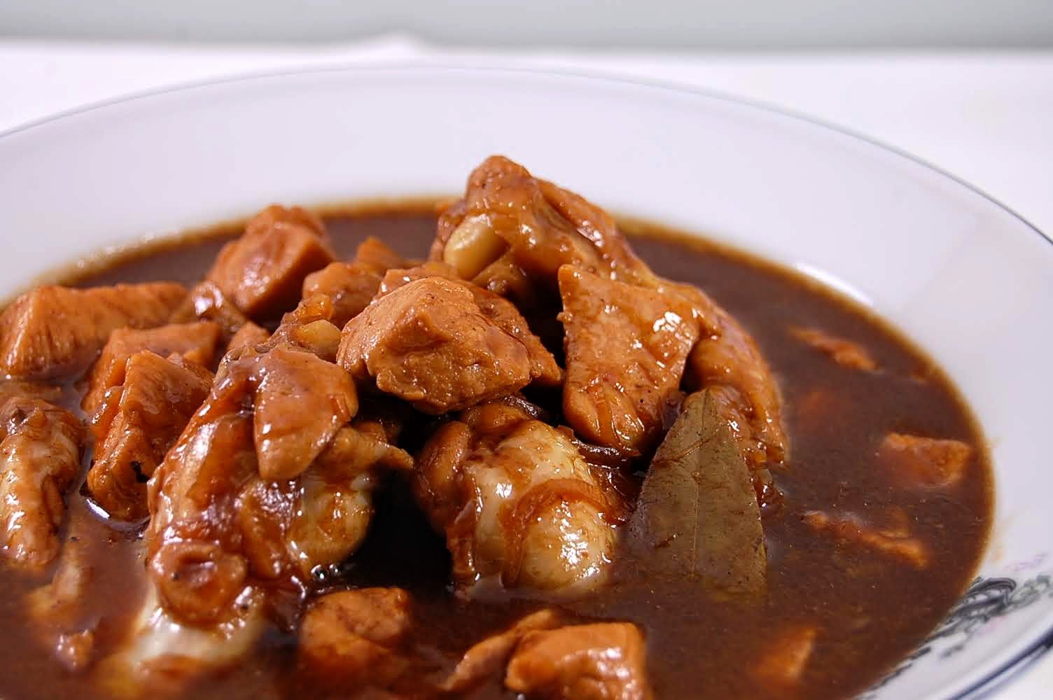 Pallu Camba, Hühnerfleisch und Kartoffeln in Sojasoße - Image 1