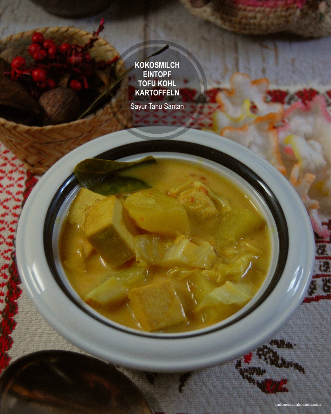 Veganer Eintopf mit Tofu, Kohl und Kartoffeln