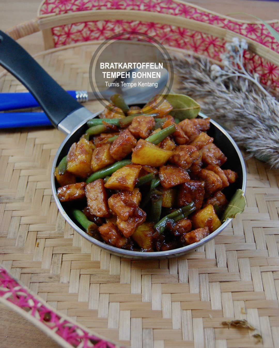 Bratkartoffeln mit Tempeh und Bohnen (Tumis Tempe)