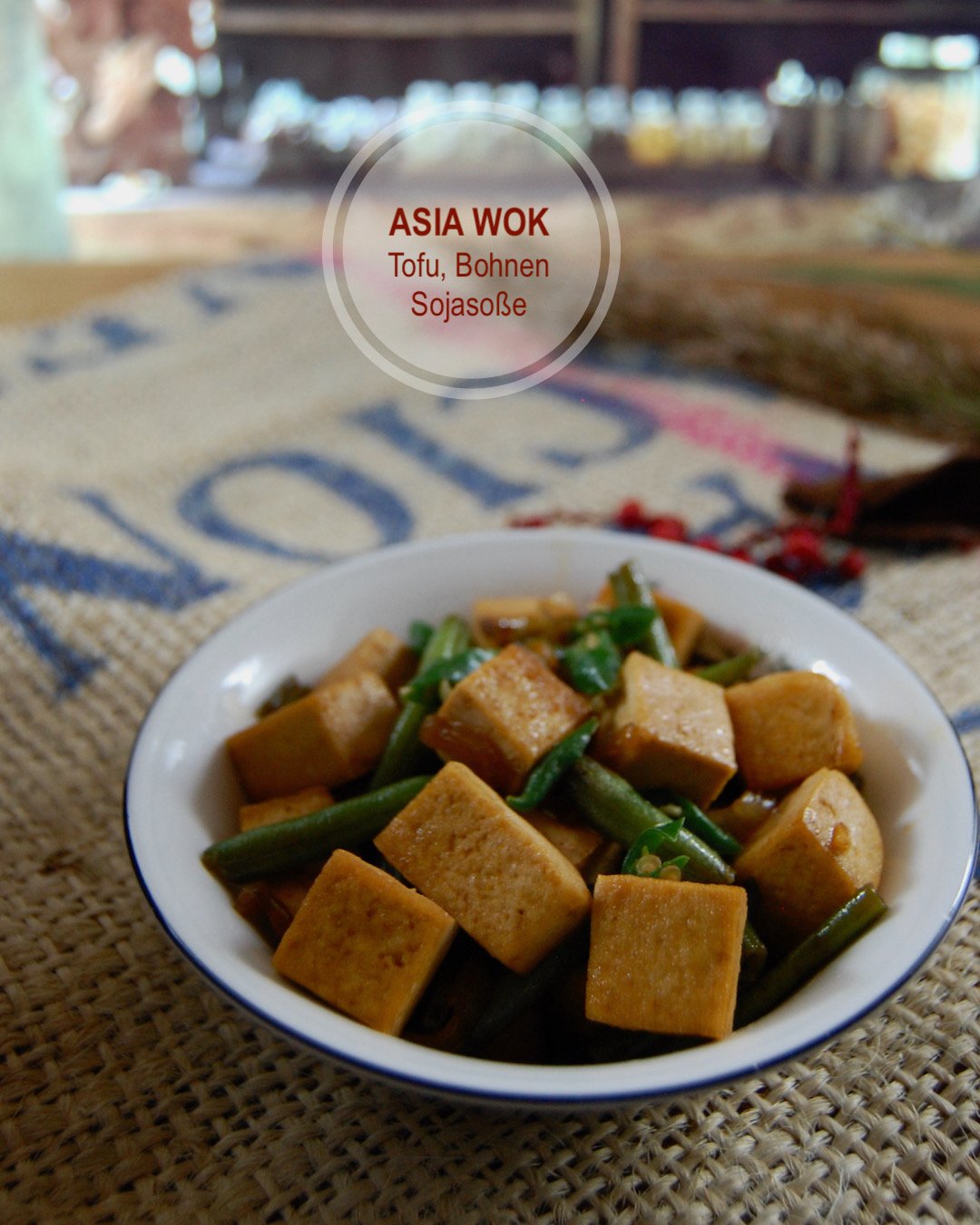 Asia Wok Gemüse mit Tofu, Bohnen, Sojasoße - Image 1