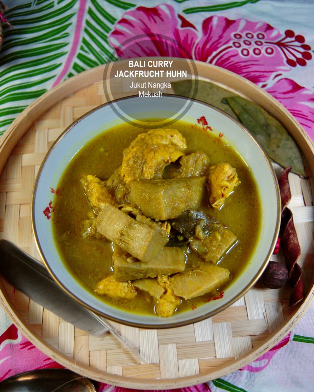 Bali Curry mit Jackfrucht und Huhn, Jukut Nangka Mekuah