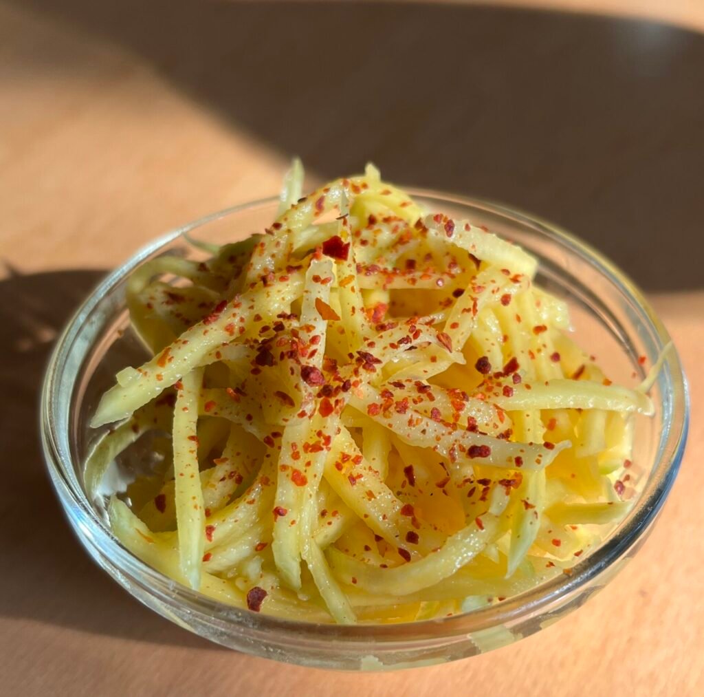 Fruchtig, frech, fantastisch: Mein Mango-Salat zum Grillabend!