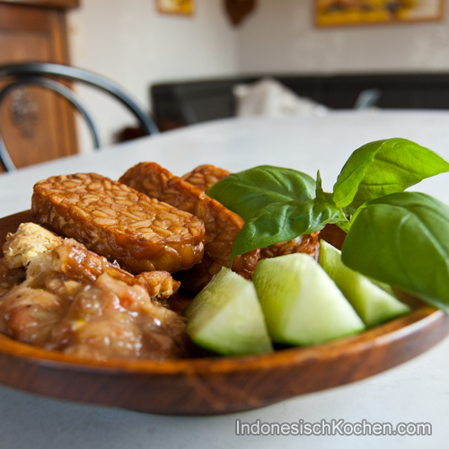Tempeh auf Sambal (Tempeh Penyet)